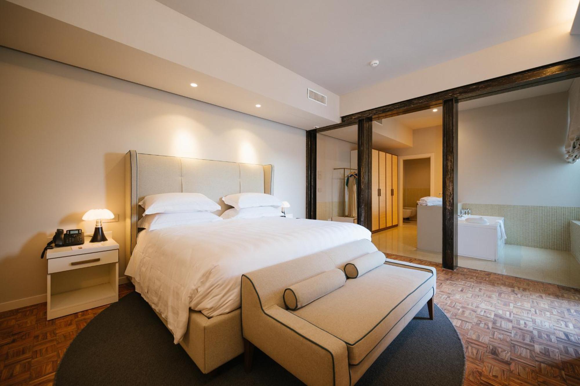 Suite with Hot Tub